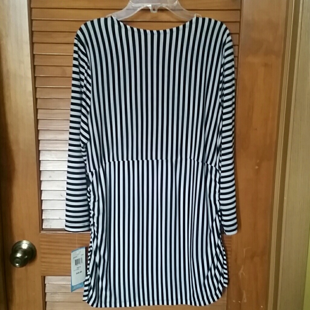 Top - Picture 2 of 4